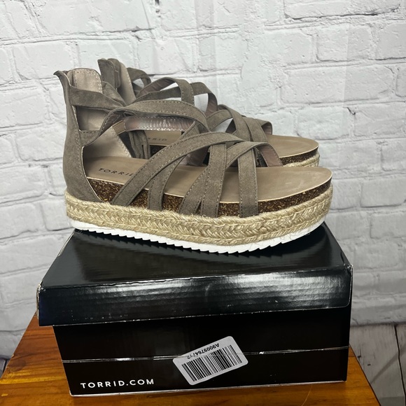 torrid Shoes - New Torrid STRAPPY FLATFORM SANDAL (WW) 8